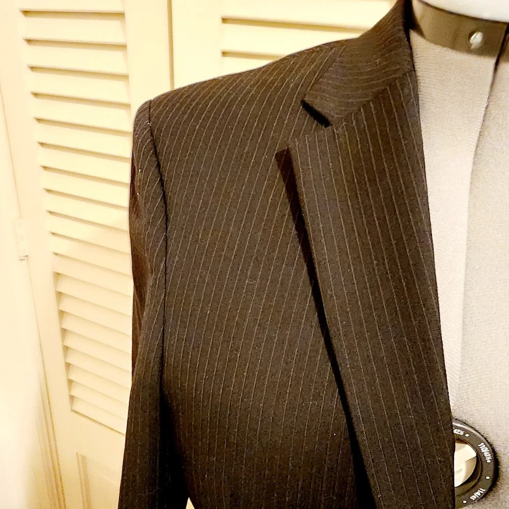 Jos A Bank Mens Suit Jacket Black Pinstripe Single Breasted %100 wool Size 37RG